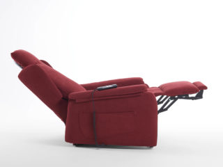 Schienale e poggiapiedi regolabili con telecomando