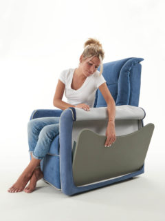 Poltrona Relax Regina, scomparto per tavolino