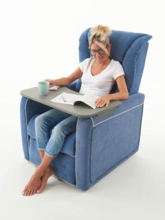 Poltrona Relax Regina, tavolino montato