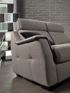 Divano modello Zoe, bracciolo (particolare)