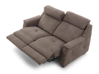 Divano Relax modello Zoe, schienale e poggiapiedi aperti